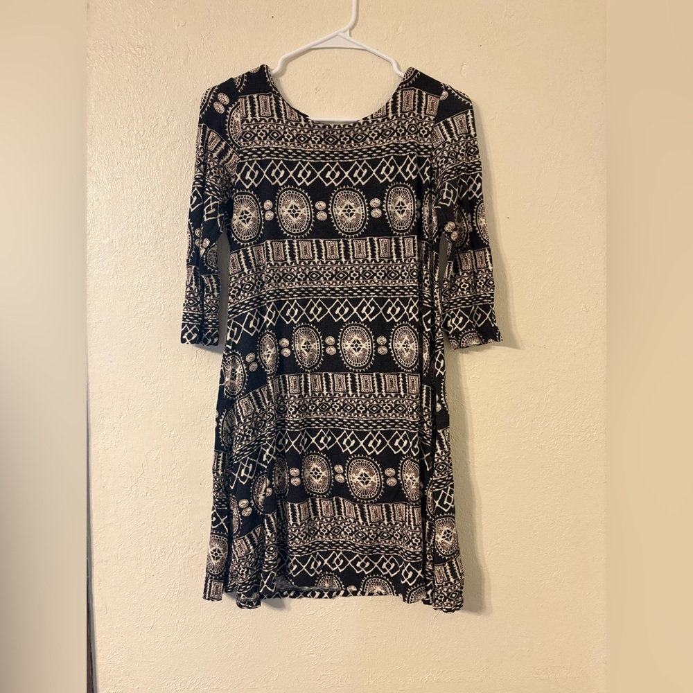 Final Touch Black and Cream Geometric Dress Size: M